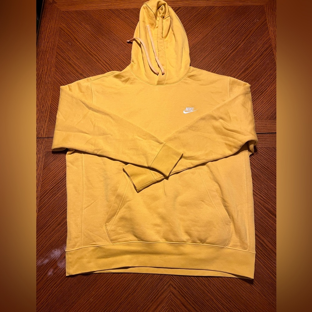 Men’s Yellow Nike Sweatshirt